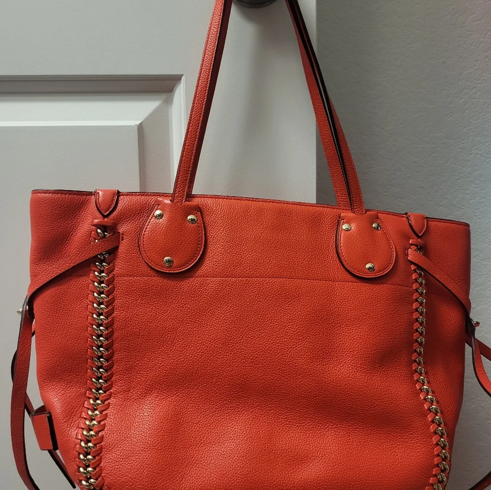 Rare Coral Coach Tatum tote with whiplash detail - Picture 2 of 7